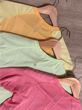 lululemon athletica Women's  The price is $40 per piece.